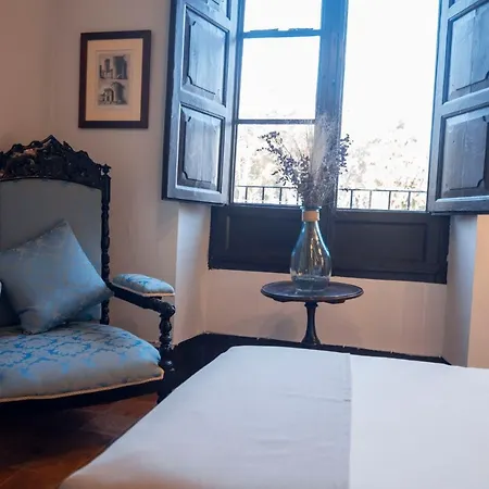Castell Granadella فندق إليامبويا