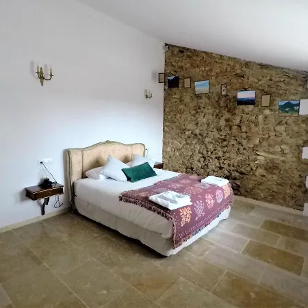 Castell Granadella * إليامبويا