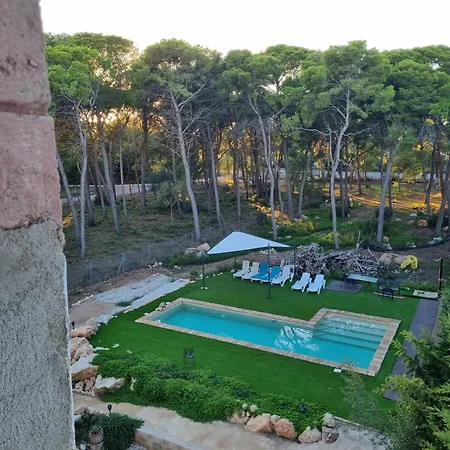 Castell Granadella فندق إليامبويا