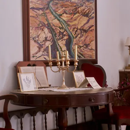Castell Granadella فندق إليامبويا